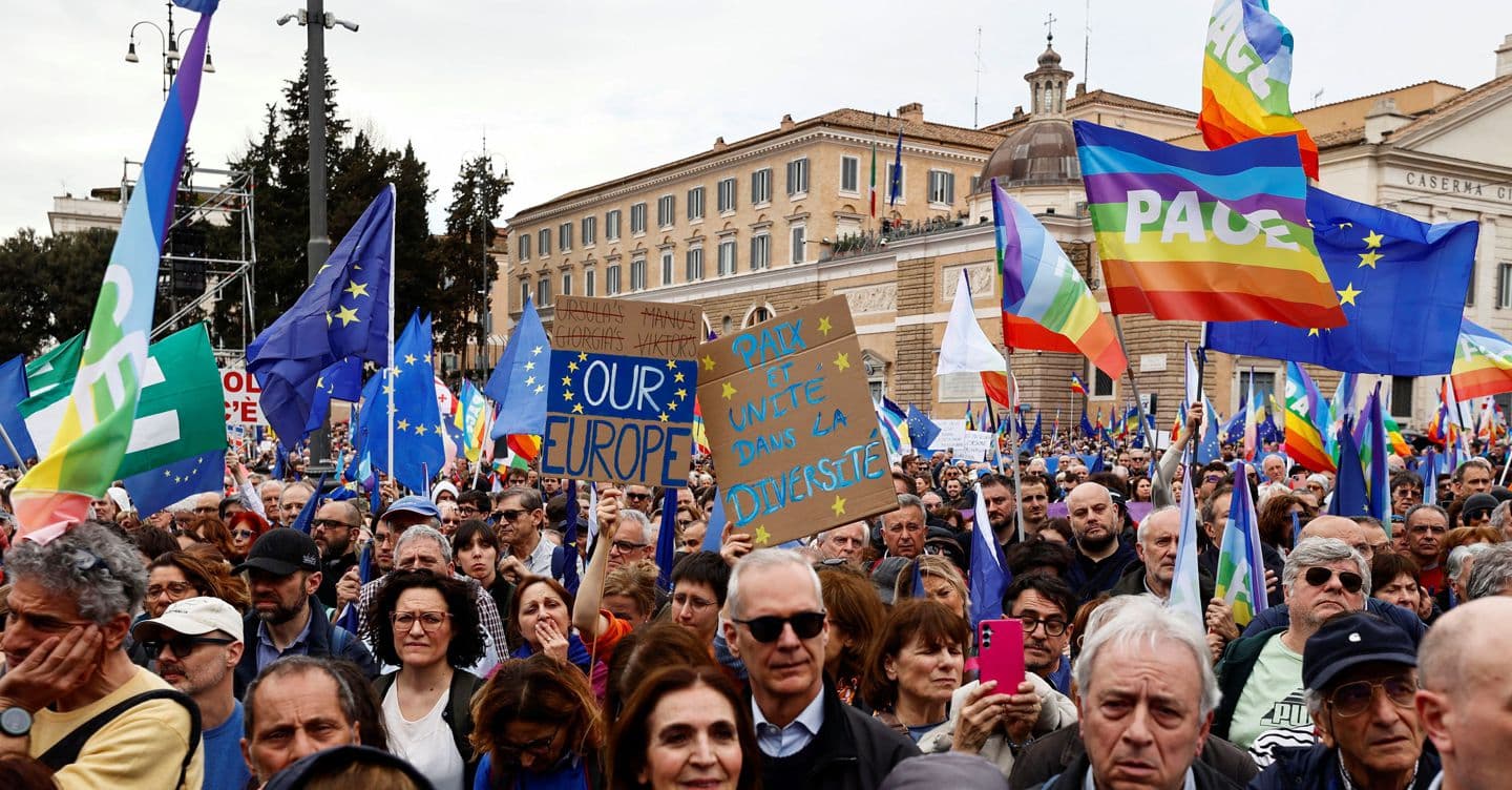 La manifestazione pro Europa a Roma, Serra: piazza con idee diverse è scandalo ma si chiama democrazia