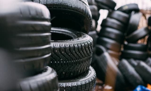 È vero che le auto elettriche consumano di più le gomme?