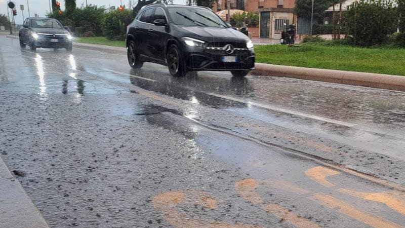 Previsioni meteo, piogge e calo termico al Sud e sul versante adriatico. Weekend soleggiato