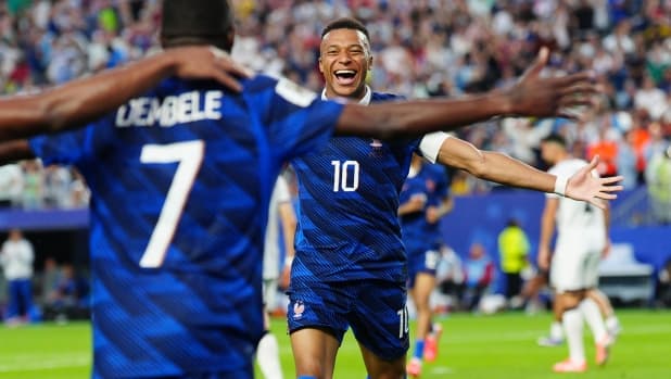 Francia-Iraq, le pagelle: Mbappé da record, merita un 8. Tahseen comico: 4