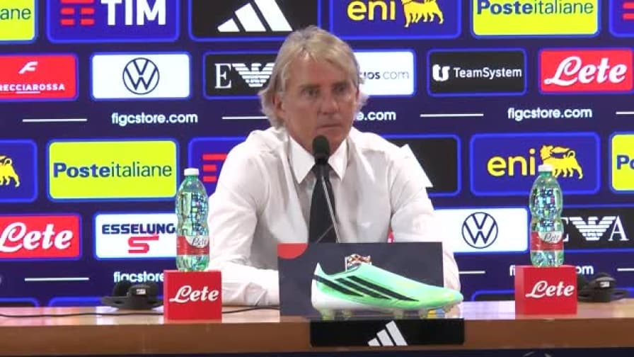 Fischi all’Italia, Mancini guarda già avanti: "Quando arriveremo in cima all’Everest…"