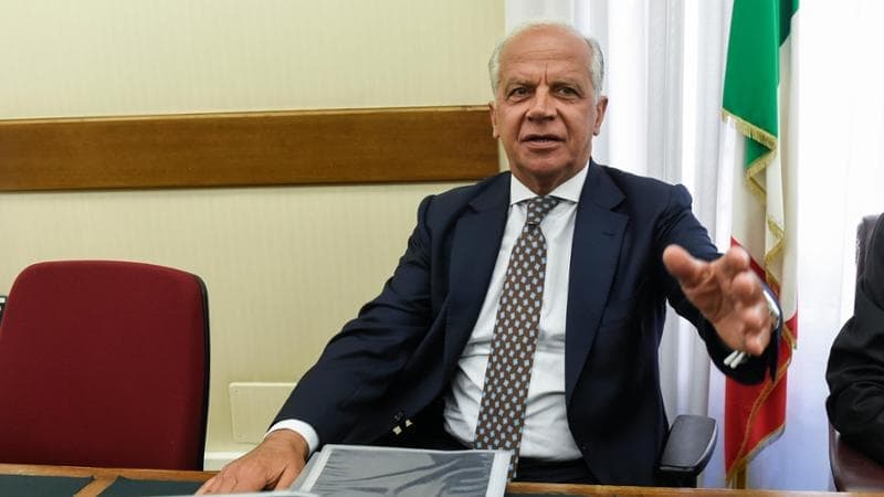 Piantedosi scioglie il nodo dei rientri dei dublinanti in Italia e dice alla Ue: “Fermiamo le Ong”