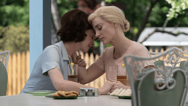 Mother's Instinct, il film thriller con Anne Hathaway stasera su Rai 2