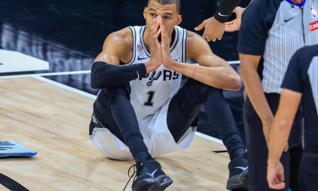 Spurs, cos'è andato storto? I dolori di crescita di Wemby, Fox da scambiare. E il coach...