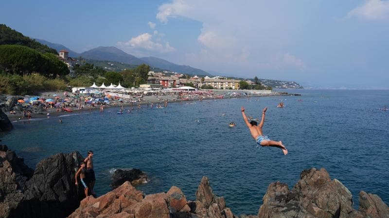 ll Mediterraneo tocca 33 gradi, mai così calda l’acqua del mare: “L’aria fresca innescherà disastri”