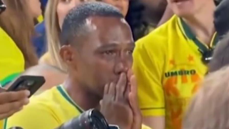 Brasile, Endrick fa emozionare il papà: la sua reazione all'ingresso in campo