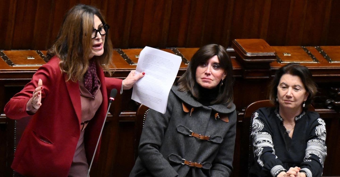 Caso Santanchè, la Camera respinge la mozione di sfiducia. La ministra: sulle dimissioni rifletterò da sola