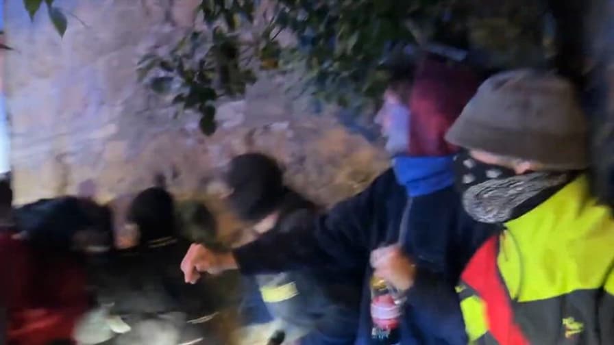 Corteo Roma, tensione e scontri con la polizia nel quartiere Testaccio