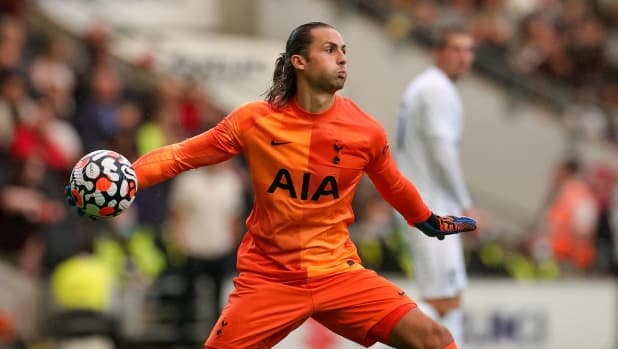 Portiere, eremita, artista: la vita fuori dalla gabbia di Alfie Whiteman