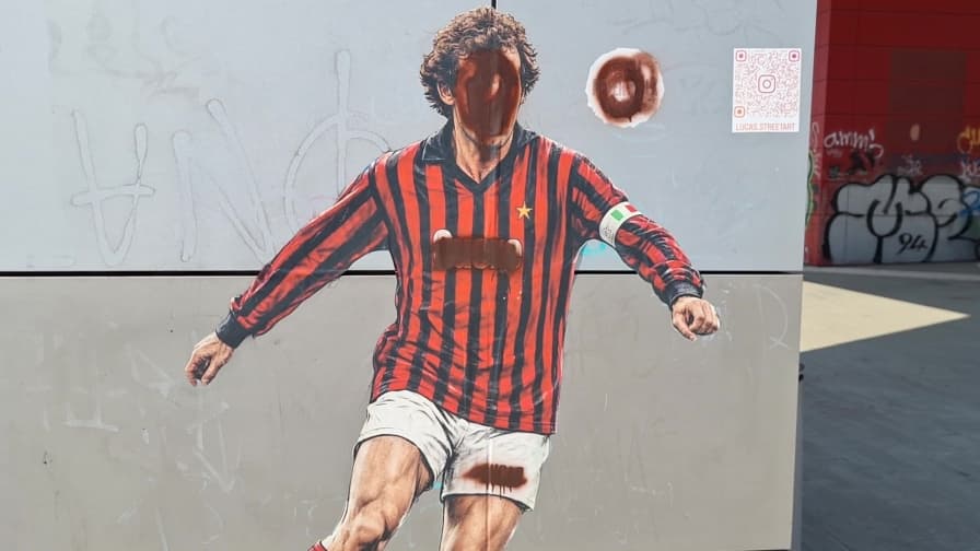 Milan, vandalizzato il murales di Baresi a Casa Milan. I tifosi: "Ma com'è possibile?"