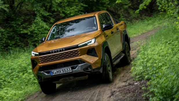 Toyota Hilux: elettrico o diesel mild hybrid, ma sempre inarrestabile