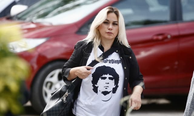 L'ex moglie di Maradona: "I medici lo avevano sequestrato. Chiedeva aiuto, ma che potevo fare?"