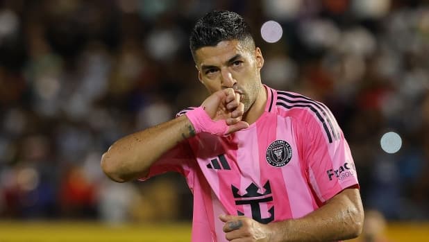 Suarez non ha dubbi: "Kane meglio di Haaland". E poi "spinge" Alvarez verso il Barcellona