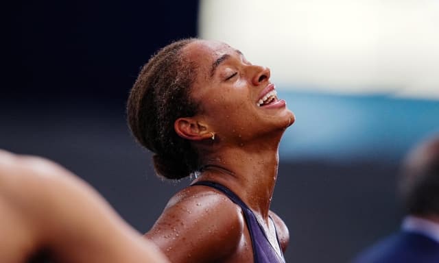 Oro e record del mondo nei 50 dorso, Sara Curtis è nella storia: "Ho fatto un'altra follia. E mia mamma..."