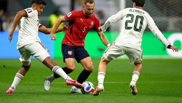 Rep. Ceca-Messico, le pagelle: Holes imbarazzante, 4. Chavez, bel gol da 7