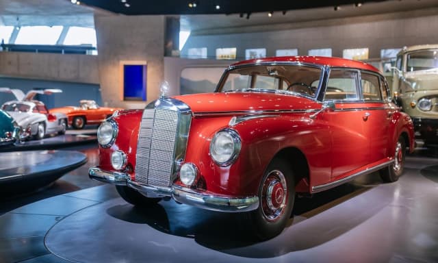 Auto e Moto d'Epoca, Mercedes celebra 140 anni di innovazione: dalle berline storiche alle novità