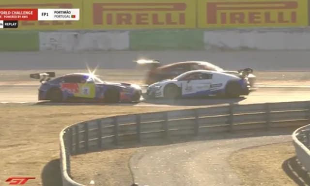 Verstappen sfida Valentino Rossi in GT3: che disastro! Botto dopo 3 minuti e richiamo dei commissari