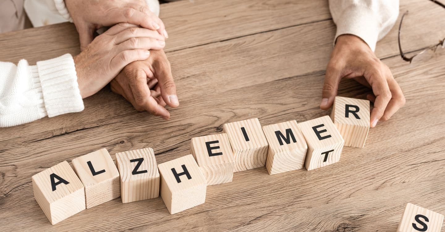 Alzheimer, i «10 segnali sentinella»  e le 158 terapie al test nel mondo  