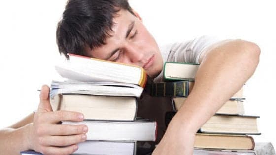 Studenti, all'università bastano 40 minuti di sonno in più per rendere meglio