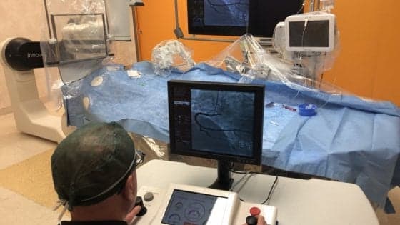 Primo intervento di stent con un robot in Italia