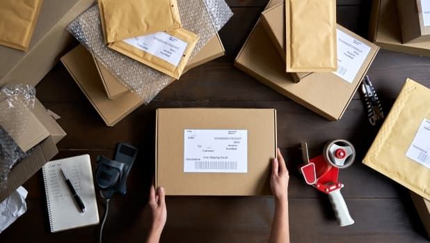 Acquisti online extra-UE, dal 1° luglio aumentano i costi sui piccoli pacchi: ecco perché