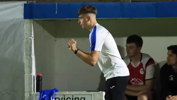 Inghilterra, Raff Pearce allenatore a 21 anni: il figlio di Ian domina il campionato