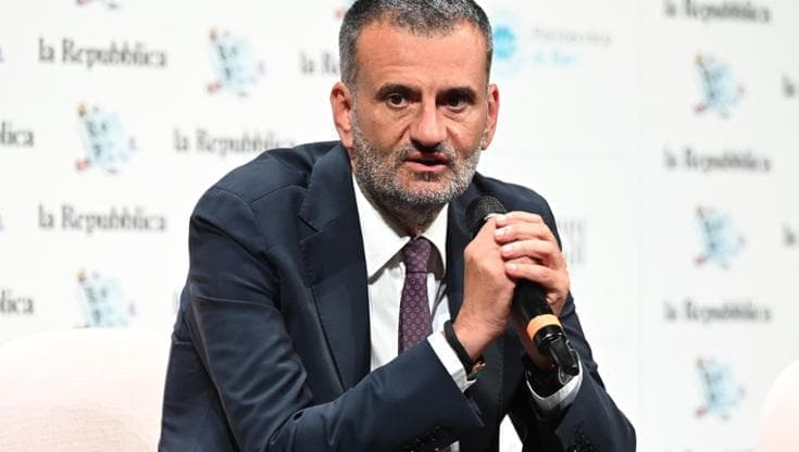 Decaro: “La mia rivoluzione sarà il mare democratico con lidi gratuiti e attrezzati”
