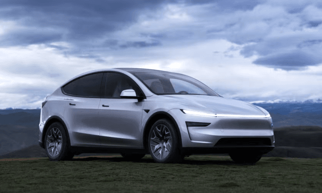 Tesla Model Y L è la variante a sei posti del Suv elettrico. Arriverà in Europa?
