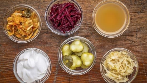 I cibi fermentati salutari consigliati dagli esperti e come inserirli nella dieta