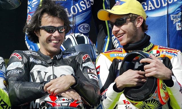 Capirossi: "Scommisi con Valentino e mi tuffai in piscina dalla finestra dell'hotel. Mi deve un milione..."