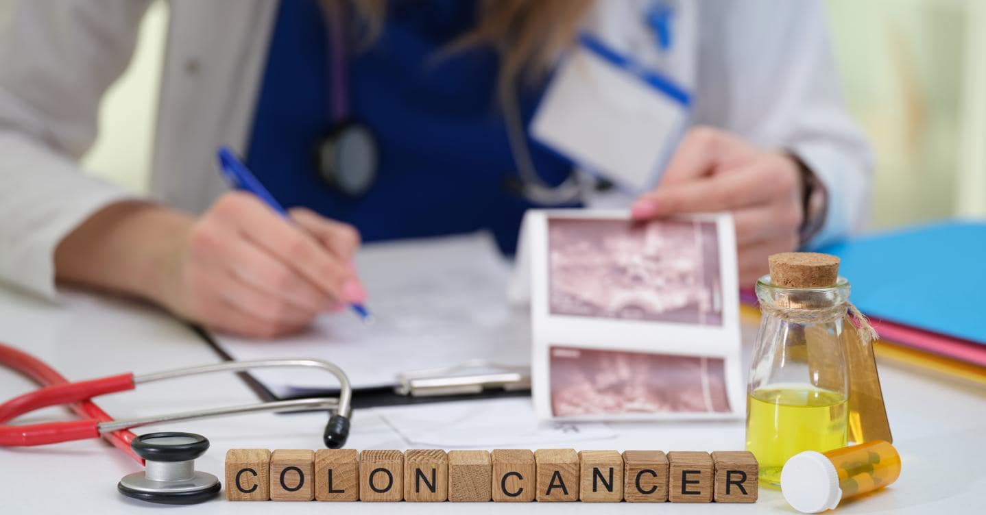 Cancro al colon in aumento tra i giovani: i cibi ultraprocessati il nemico, lo yogurt l'alleato