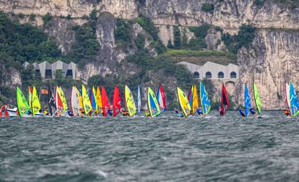 Iniziato il Campionato Italiano Windsurfer a Torbole