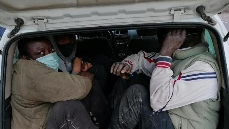 In Italia per un impiego, si ritrovano schiavi in Calabria: blitz contro il caporalato, 20 arresti