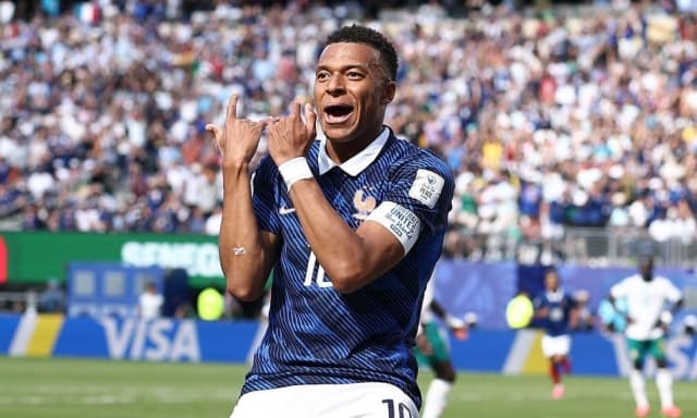Mbappé e quell'esultanza... col flauto traverso: c'entra una strana scelta dei tempi della scuola