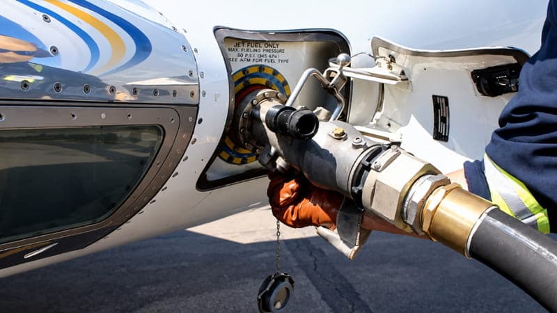 Carburante per aerei, forniture ferme o a singhiozzo in cinque aeroporti del Sud