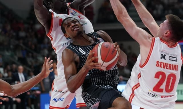 Bomber Olivari: "Dormivo con la canotta firmata da Curry, ora mi segue. A Trento ho una missione"