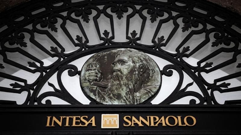 Conti bancari spiati, Intesa: lo abbiamo scoperto noi. Imbarazzo per gli alert mancati