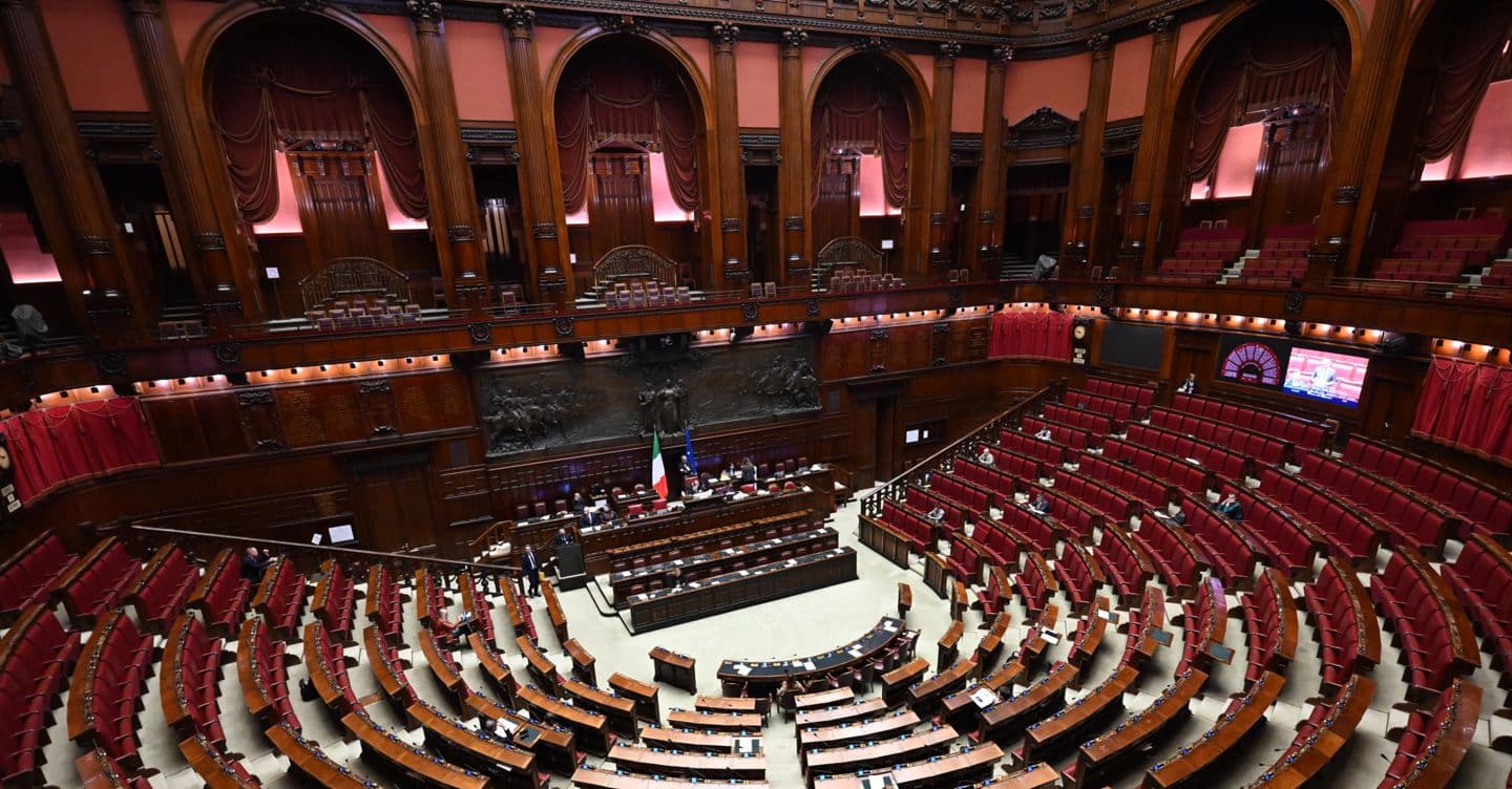 Cancellate le multe ai no vax, malumore di Fi. I medici: scelta sbagliata, allora vanno tolte le sanzioni a tutti