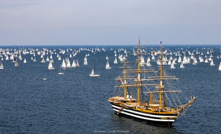Trieste celebra l'arrivo di Nave Vespucci con una "Boat Parade"
