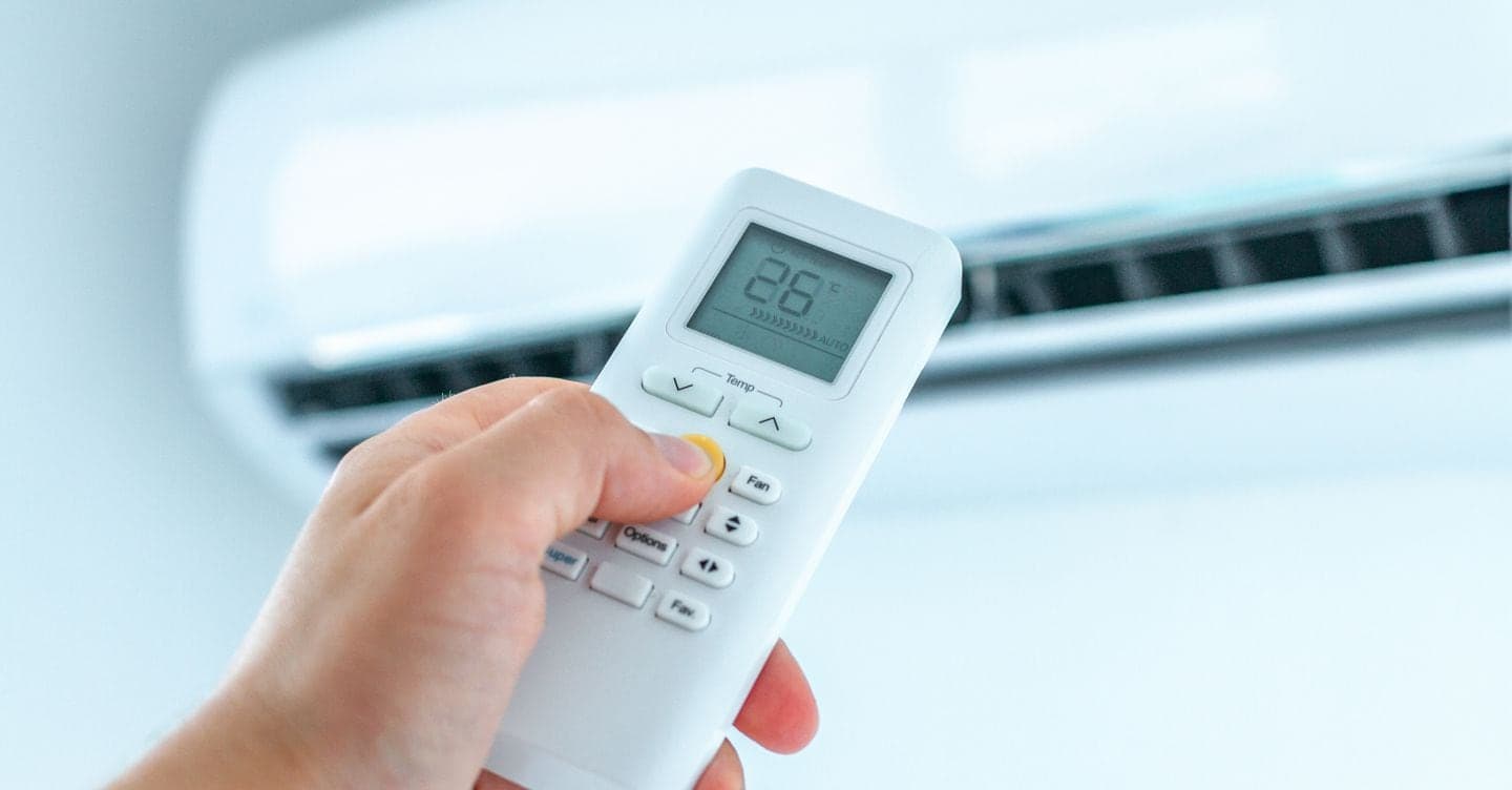 L'aria condizionata ci fa ammalare? Dai batteri al raffreddore: ecco come usarla correttamente