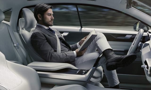 Guida autonoma: 18 Paesi dell'Ue firmano l'accordo per la sperimentazione. La situazione e i prossimi passi