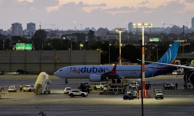 Un pilota accoltella l'altro, aereo Dubai-Tel Aviv dirottato, rischiata la strage