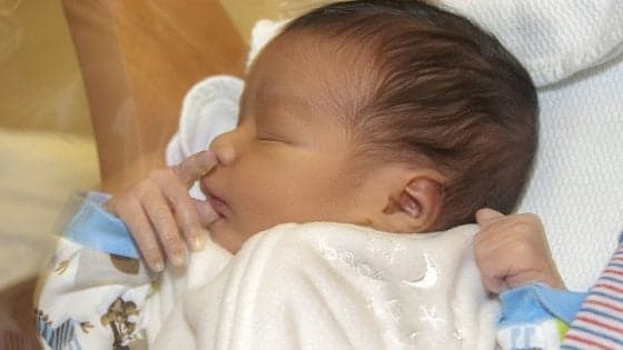 Quanto dura il primo raffreddore dei bimbi? Dipende dai microbi del naso
