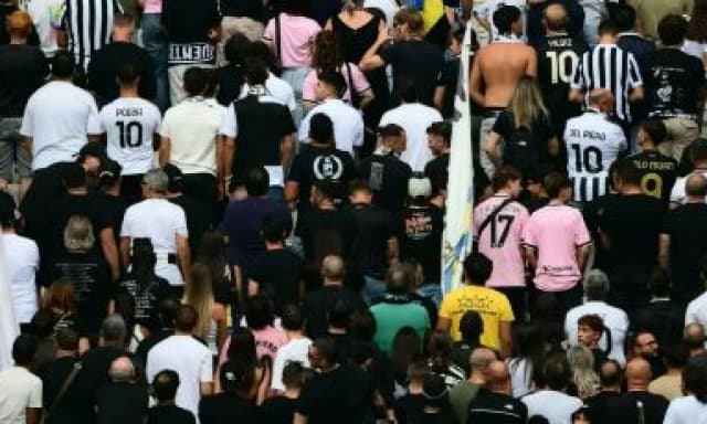 La Curva della Juventus rovina il minuto di silenzio per Mazzola: tifosi di spalle e cori per Scirea