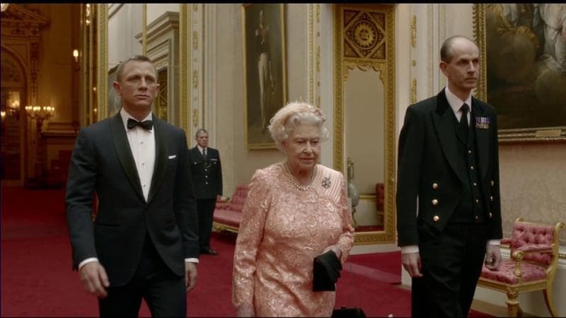 L’almanacco di oggi 27 luglio, accadde oggi: la regina Elisabetta con Daniel Craig in versione 007 ai Giochi di Londra nel 2012