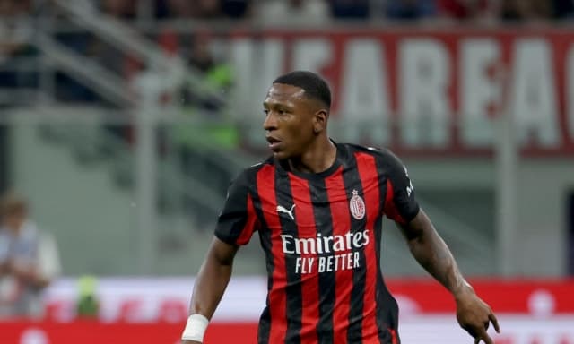 Milan, obiettivo 150 milioni: si parte da Estupinan che va all'Aston Villa. Poi Leao, Gimenez, Fofana e...