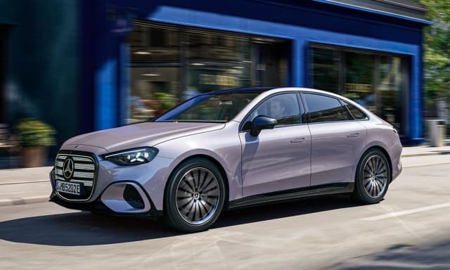 Mercedes Classe C elettrica, arriva la "base" C 300