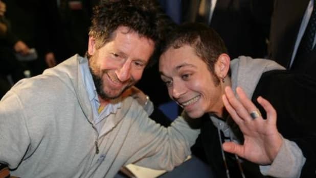 Papà Graziano si sposa, ma Valentino Rossi diserta. Ecco cosa è successo