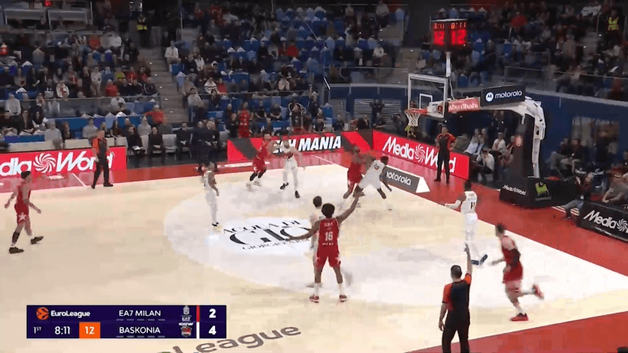 Booker, ma quanti punti fai? L'Olimpia Milano stende il Baskonia così