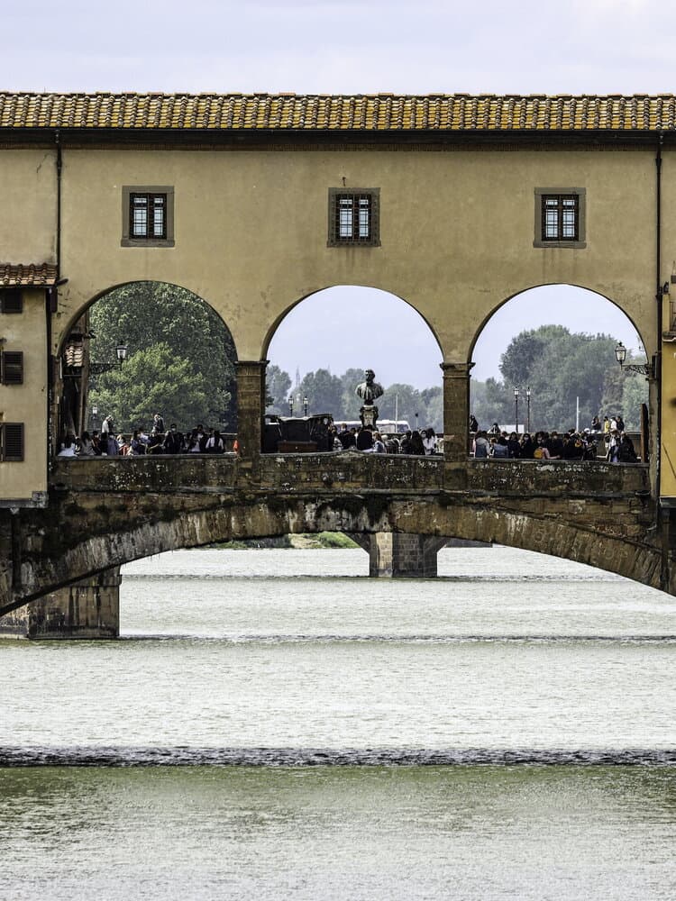 Riapre il Corridoio Vasariano, a Firenze si passeggia come i Granduchi